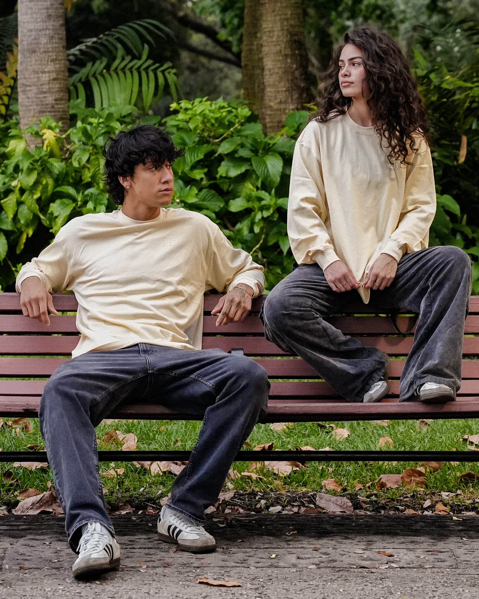 Essential Crew Neck Cream